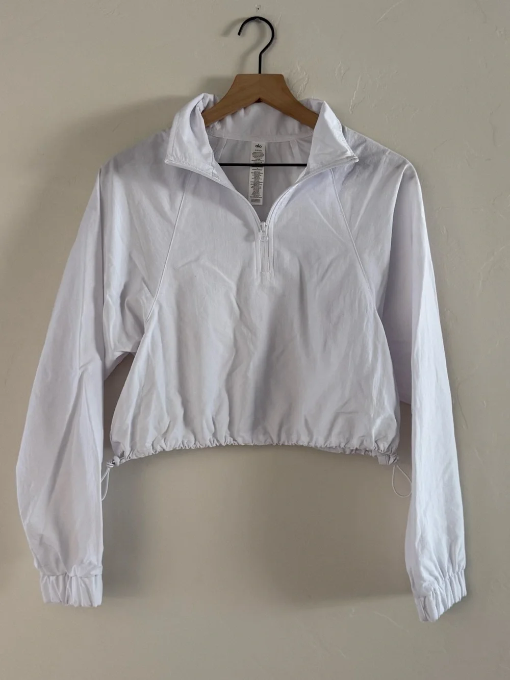 ALO Yoga Cropped 1/4 Zip Alumni Pullover